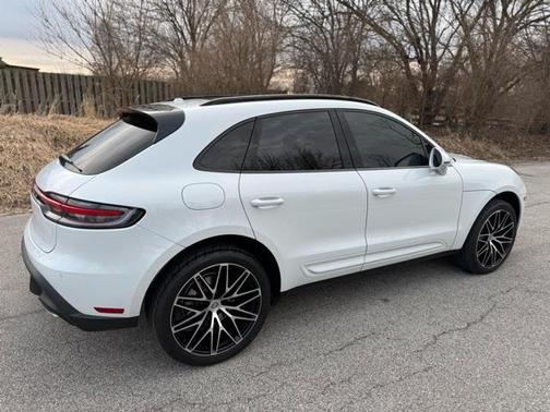 2022 Porsche Macan Base