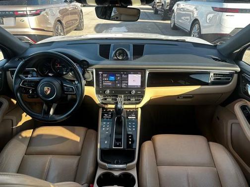 2022 Porsche Macan Base