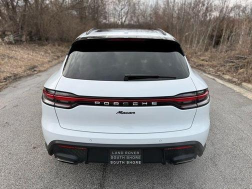 Carrara White Metallic 2022 Porsche Macan Macan S