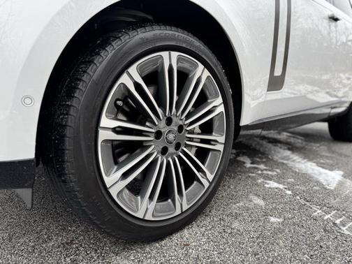 2023 Land Rover Range Rover P530 SE