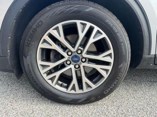 Silver Metallic 2022 Ford Escape SEL