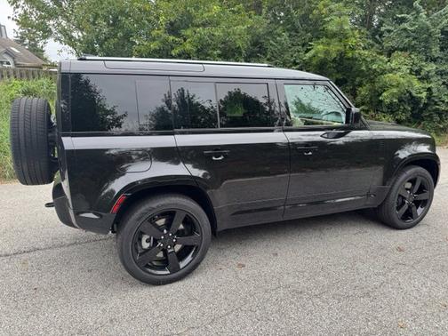 Santorini Black 2026 Land Rover Defender X-Dynamic SE