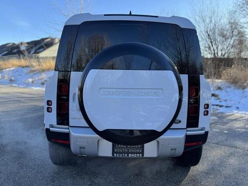 2023 Land Rover Defender 110 SE