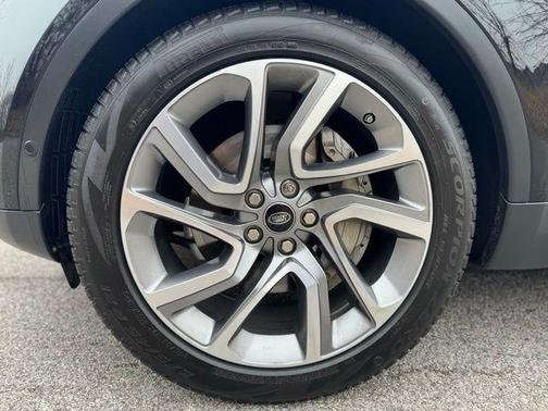 Black 2018 Land Rover Discovery HSE