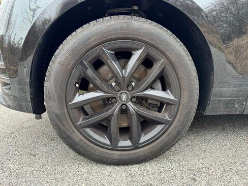 Santorini Black 2024 Land Rover Range Rover Velar P400 Dynamic SE