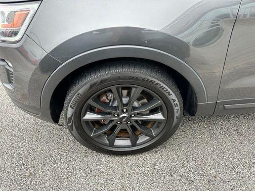 Magnetic Metallic 2018 Ford Explorer XLT