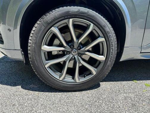 Osmium Grey Metallic 2017 Volvo XC90 T6 Momentum