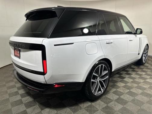2025 Land Rover Range Rover P550e SE