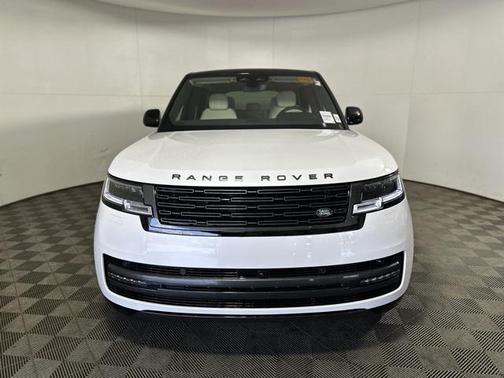 2025 Land Rover Range Rover P550e SE