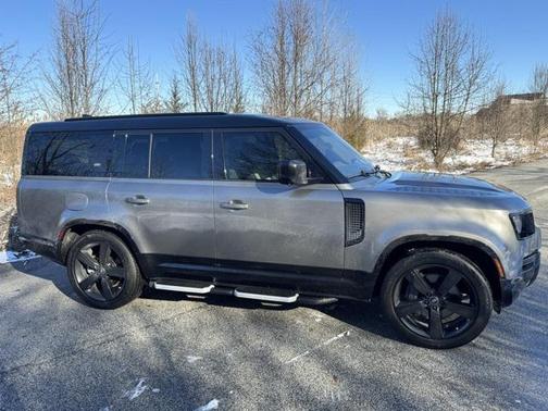 2023 Land Rover Defender 130 X-Dynamic SE