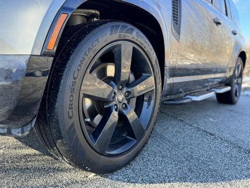 2023 Land Rover Defender 130 X-Dynamic SE