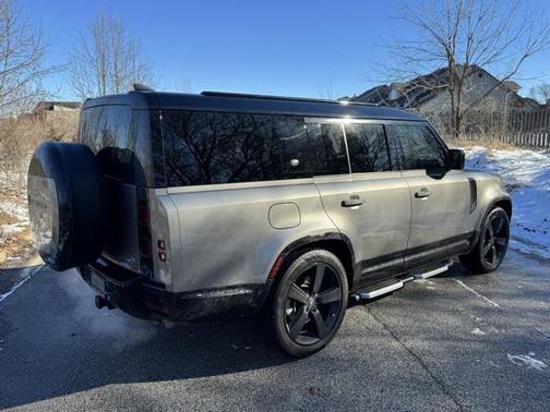 2023 Land Rover Defender 130 X-Dynamic SE