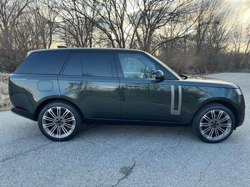 Belgravia Green Metallic 2026 Land Rover Range Rover P400 SE