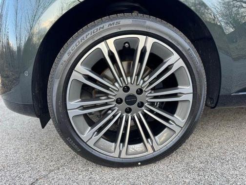 Belgravia Green Metallic 2026 Land Rover Range Rover P400 SE