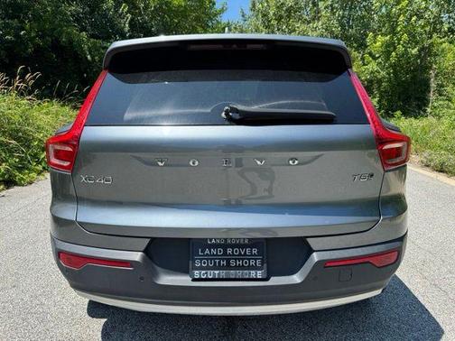 Gray Metallic 2019 Volvo XC40 T5 Momentum
