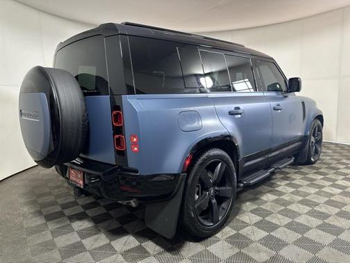 2025 Land Rover Defender 110 P400 X-Dynamic SE