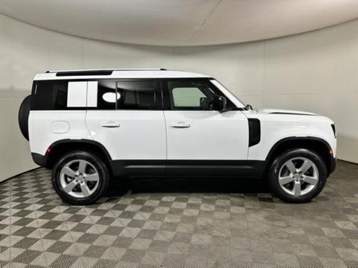 2025 Land Rover Defender 110 P300