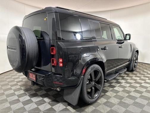2025 Land Rover Defender 110 P400 X-Dynamic SE