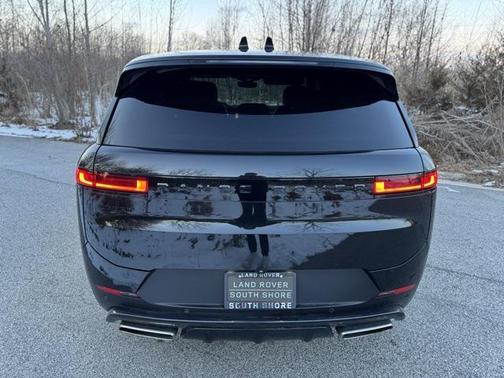 2025 Land Rover Range Rover Sport SE