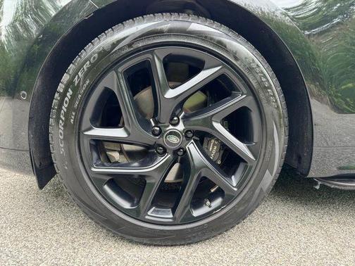 Santorini Black Metallic 2023 Land Rover Range Rover Sport SE