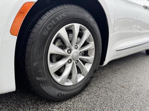 2018 Chrysler Pacifica Touring-L