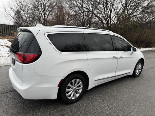 2018 Chrysler Pacifica Touring-L