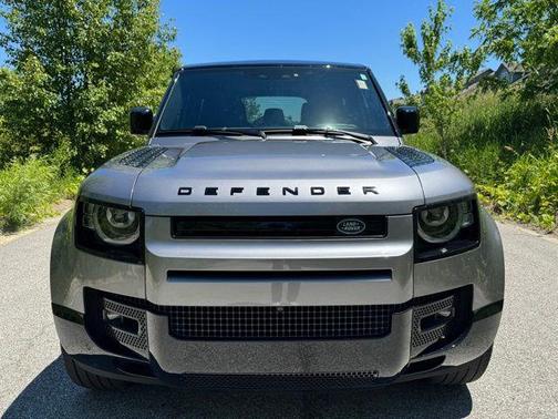 Eiger Grey Metallic 2024 Land Rover Defender 110 P400 X-Dynamic SE