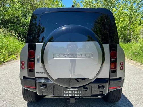Eiger Grey Metallic 2024 Land Rover Defender 110 P400 X-Dynamic SE