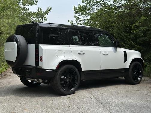 2025 Land Rover Defender 110 P400 X-Dynamic SE
