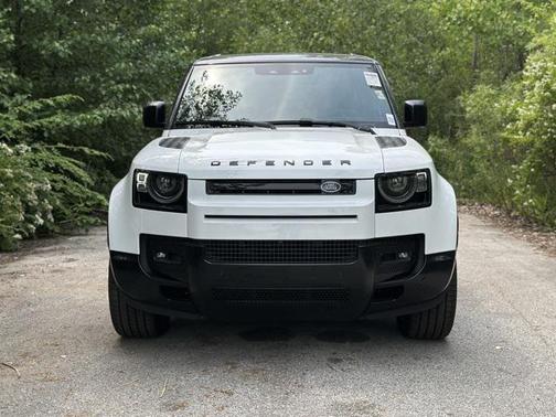 2025 Land Rover Defender 110 P400 X-Dynamic SE