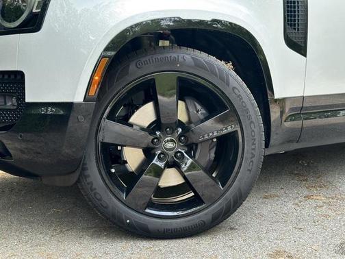 2025 Land Rover Defender 110 P400 X-Dynamic SE