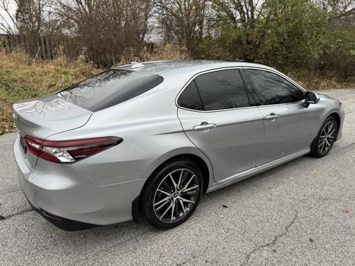 2021 Toyota Camry Hybrid XLE