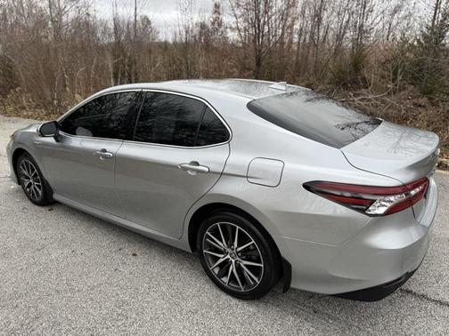 2021 Toyota Camry Hybrid XLE