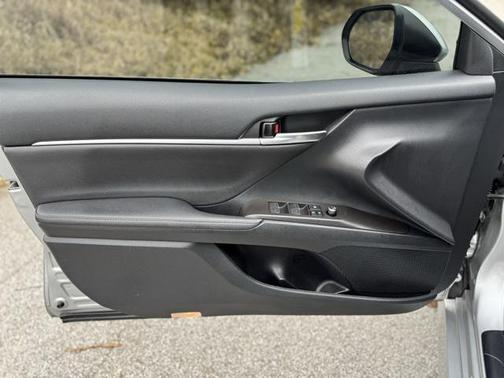 2021 Toyota Camry Hybrid XLE