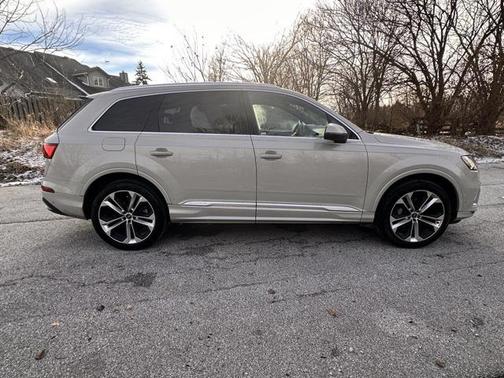 2022 Audi Q7 55 Premium Plus