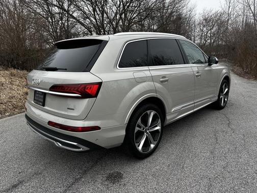 2022 Audi Q7 55 Premium Plus