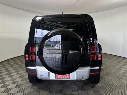 2025 Land Rover Defender 110 P300