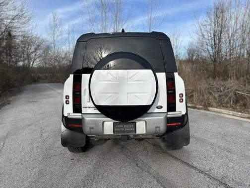 2022 Land Rover Defender 110 SE