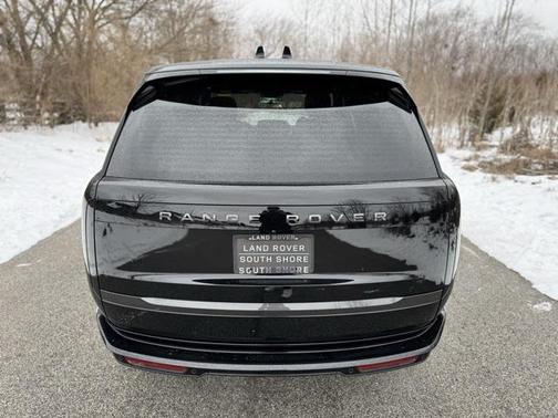 2026 Land Rover Range Rover P550e SE