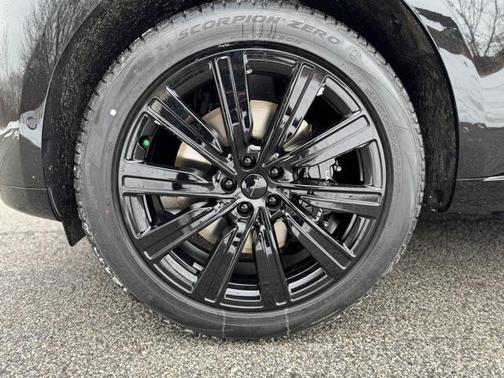 2026 Land Rover Range Rover P550e SE