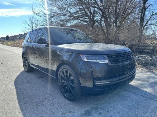 2026 Land Rover Range Rover P550e SE