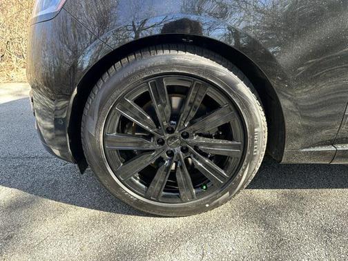 2026 Land Rover Range Rover P550e SE