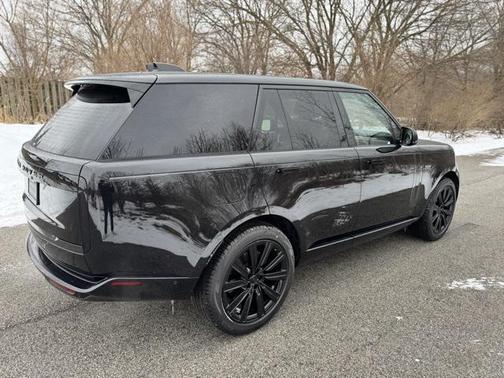 2026 Land Rover Range Rover P550e SE