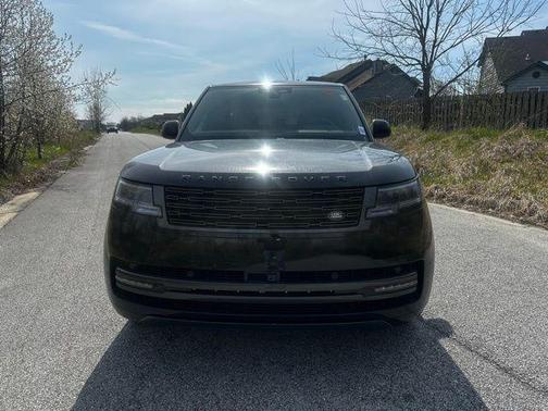 Santorini Black 2026 Land Rover Range Rover P550e SE