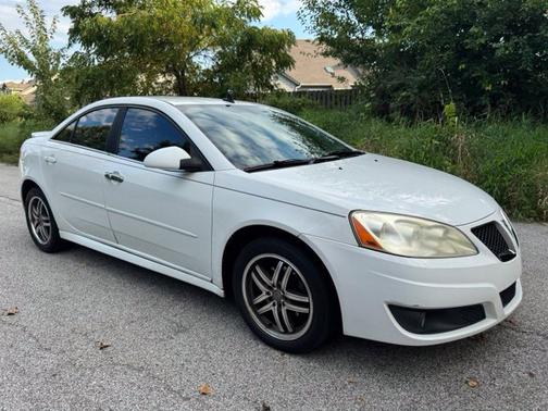 Pure (Summit White) 2010 Pontiac G6 Base