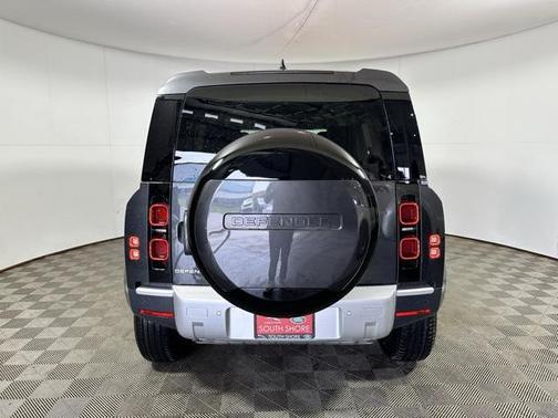 2025 Land Rover Defender 110 P300