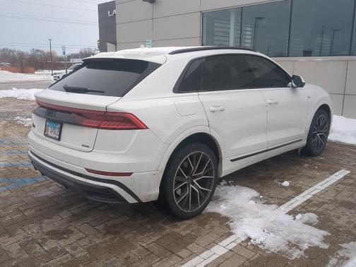 2022 Audi Q8 55 Premium Plus
