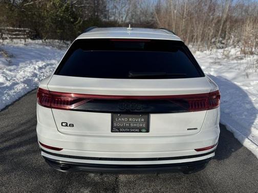 2022 Audi Q8 55 Premium Plus