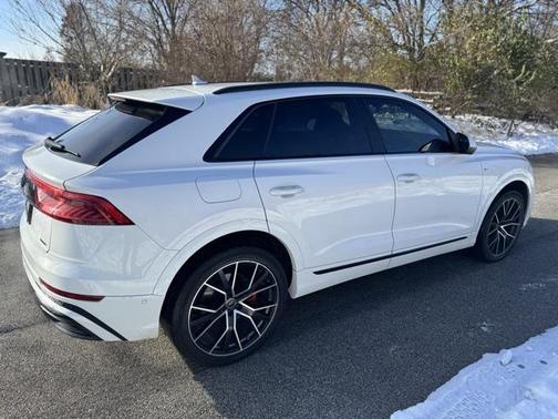 2022 Audi Q8 55 Premium Plus