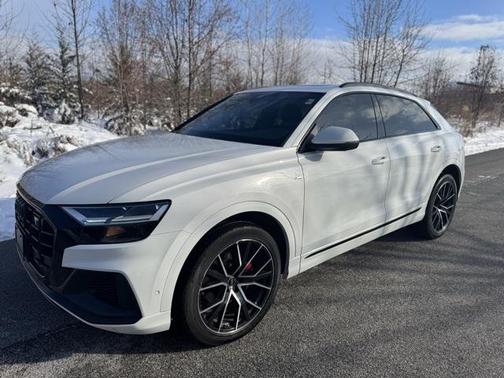2022 Audi Q8 55 Premium Plus